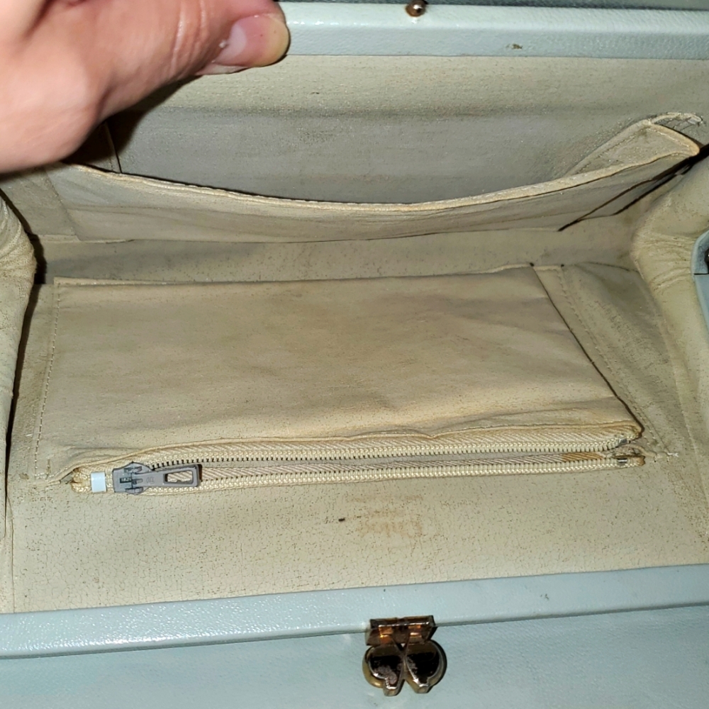 RARE VINTAGE CHLOE Light Grey Leather Handbag Kisslock - Picture 17 of 17